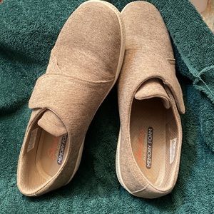 Skechers Madison Ave Distinctively Shoes Women’s Size 9 Taupe Strap Memory Foam